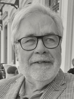 schöner Mann sw portait.jpg